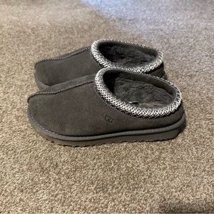 Gray Tasman UGGS